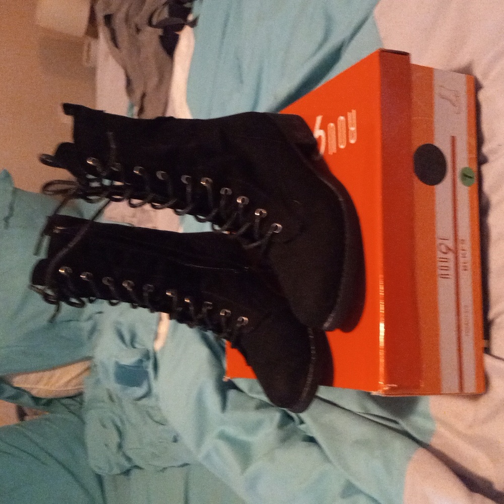 New-mid-calf black boots,only tried on,size 7,really nice